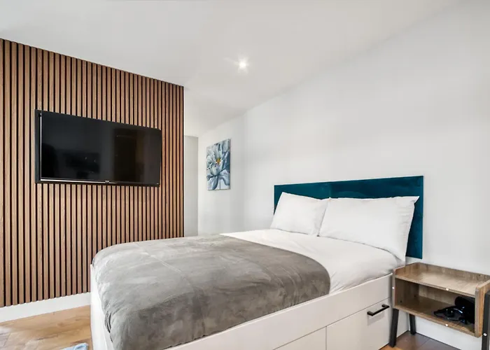 Finsbury Park Zone 2 Apartment